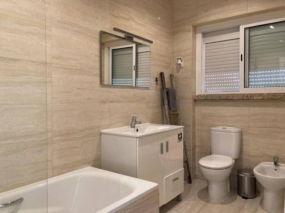 Apartamento Bem Localizado Para Familias & Amigos Appartement Lissabon Buitenkant foto